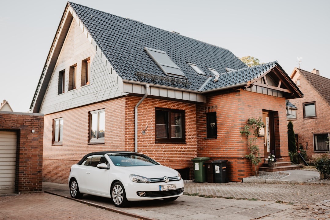 Einfamilienhaus mit Garage.